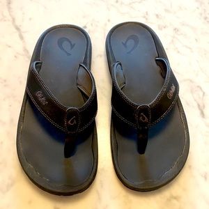 Olukai black Men’s flip flops size 10 M